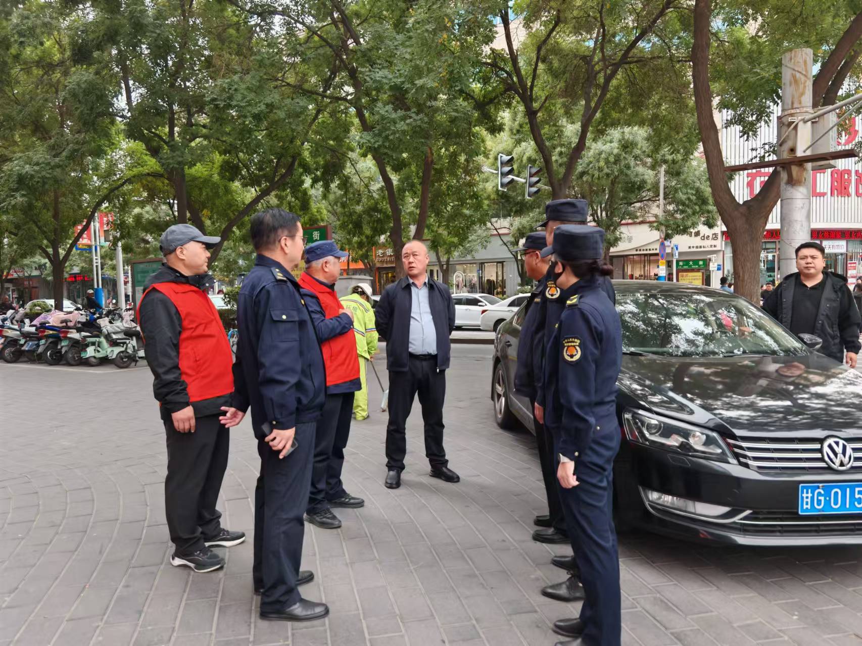 提颜值  破顽疾 --甘州区城乡环卫所全力做好市容市貌bob半岛官网平台 整治工作 全面推进环卫工作精细化管理(图2)