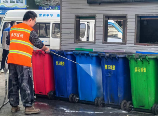 BOB半岛共同守护城市清洁之美——水磨沟区开展秋季环境卫生“大扫除”(图4)